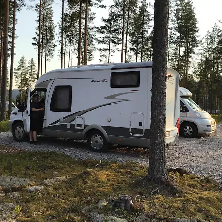 キャンプ場 Koli Caravan コリンカイラ